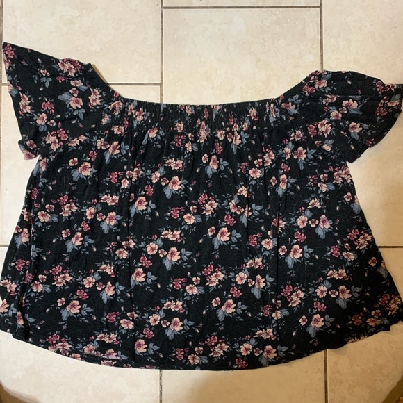 Top - Picture 1 of 8